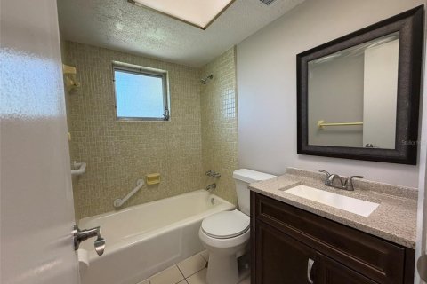 House in Punta Gorda, Florida 3 bedrooms, 124.77 sq.m. № 2229312 - photo 24