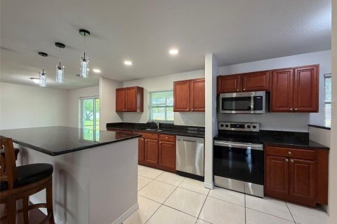 House in Punta Gorda, Florida 3 bedrooms, 124.77 sq.m. № 2229312 - photo 11