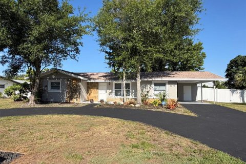 House in Punta Gorda, Florida 3 bedrooms, 124.77 sq.m. № 2229312 - photo 2