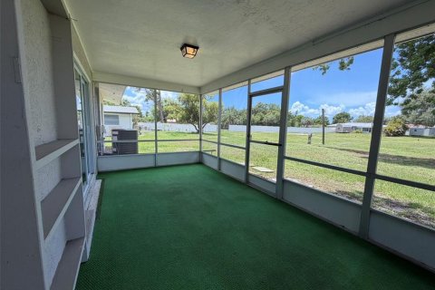 House in Punta Gorda, Florida 3 bedrooms, 124.77 sq.m. № 2229312 - photo 29