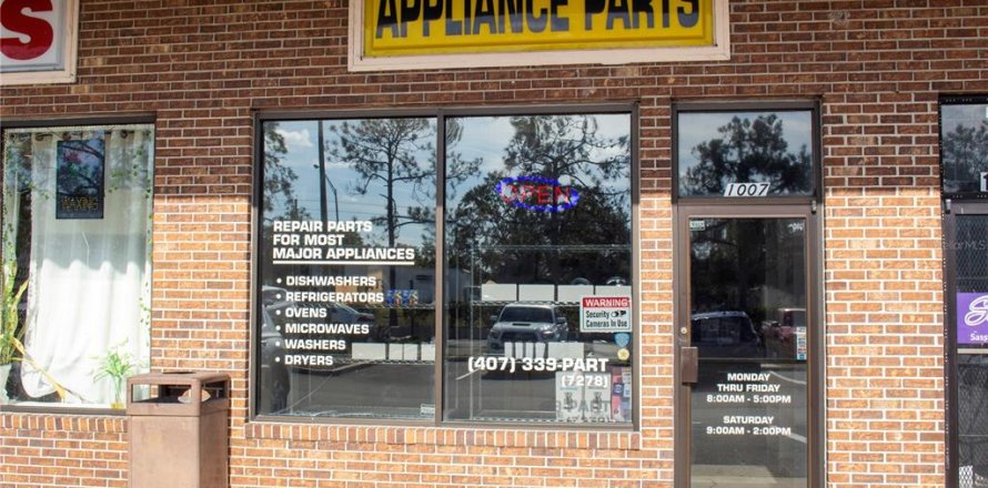 Commercial property in Altamonte Springs, Florida № 1561475