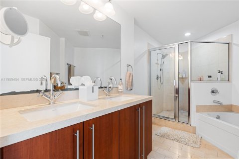 Снять в аренду кондоминиум в Майами, Флорида 2 спальни, 102.84м2, № 2017963 - фото 12