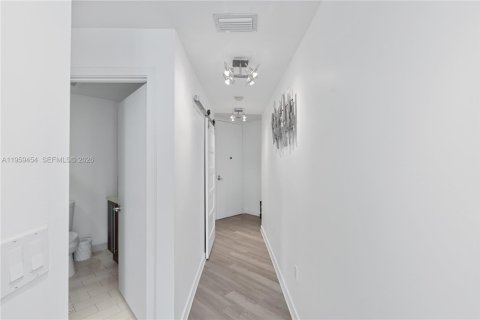 Снять в аренду кондоминиум в Майами, Флорида 2 спальни, 102.84м2, № 2017963 - фото 19