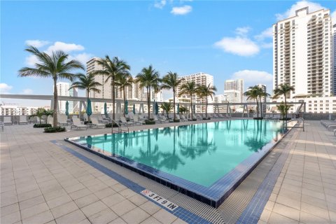 Снять в аренду кондоминиум в Майами, Флорида 2 спальни, 102.84м2, № 2017963 - фото 25