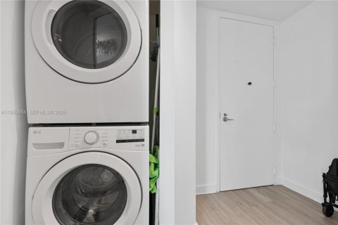 Снять в аренду кондоминиум в Майами, Флорида 2 спальни, 102.84м2, № 2017963 - фото 20