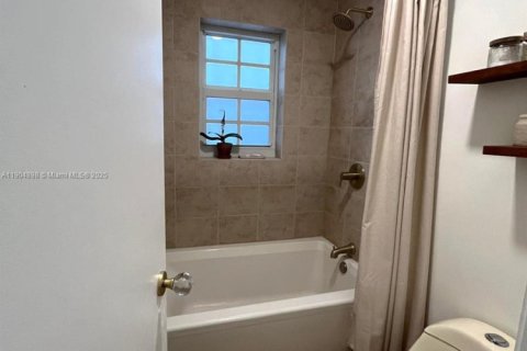 Copropriété à louer à Miami, Floride: 3 chambres, 140.75 m2 № 1955824 - photo 19