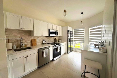 Copropriété à louer à Miami, Floride: 3 chambres, 140.75 m2 № 1955824 - photo 1