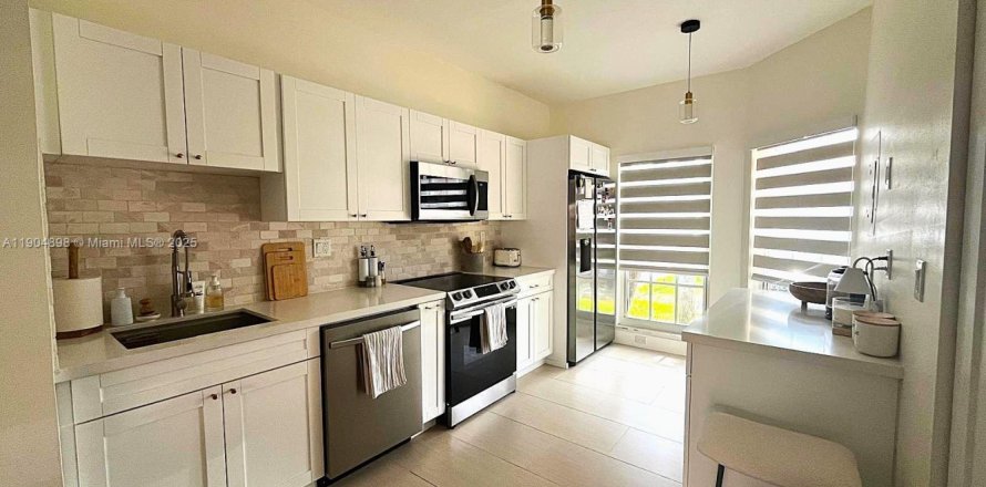 Condo à Miami, Floride, 3 chambres  № 1955824