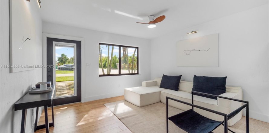 Villa ou maison à Cutler Bay, Floride 5 chambres, 127.83 m2 № 1969739