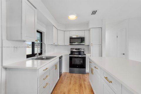 Villa ou maison à vendre à Cutler Bay, Floride: 5 chambres, 127.83 m2 № 1969739 - photo 7