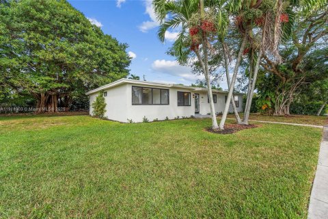 Villa ou maison à vendre à Cutler Bay, Floride: 5 chambres, 127.83 m2 № 1969739 - photo 2