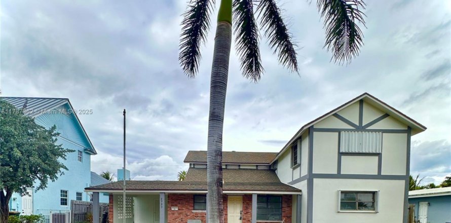 Villa ou maison à Lighthouse Point, Floride 5 chambres, 272.58 m2 № 1938359