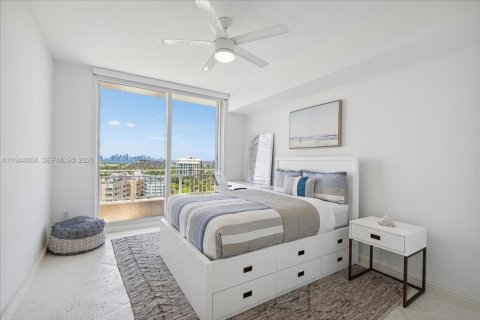 Condo in Key Biscayne, Florida, 3 bedrooms  № 2001474 - photo 12