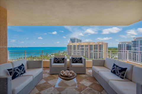 Condo in Key Biscayne, Florida, 3 bedrooms  № 2001474 - photo 2