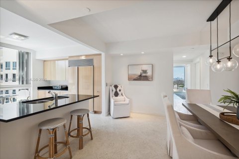 Condo in Key Biscayne, Florida, 3 bedrooms  № 2001474 - photo 5