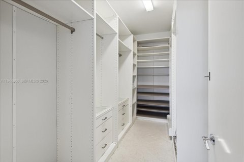 Condo in Key Biscayne, Florida, 3 bedrooms  № 2001474 - photo 10