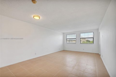 Снять в аренду кондоминиум в Дорал, Флорида 1 спальня, 65.96м2, № 2005531 - фото 22