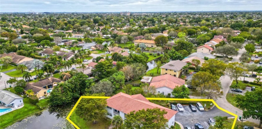 Commercial property in Coral Springs, Florida № 1020097
