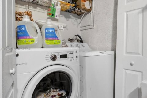 Casa en venta en West Palm Beach, Florida, 3 dormitorios, 155.24 m2 № 2003407 - foto 26