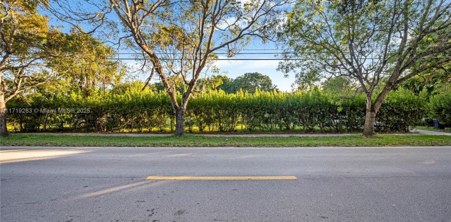 Terreno en Pinecrest, Florida № 1594480