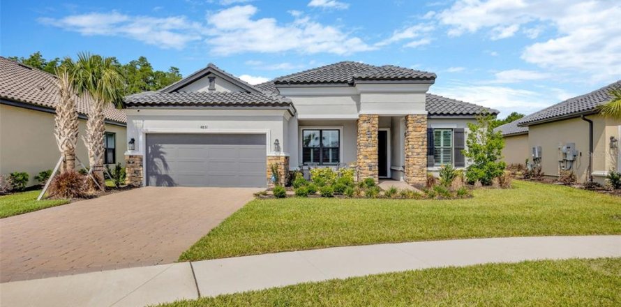 House in Wesley Chapel, Florida 3 bedrooms, 213.3 sq.m. № 1680235
