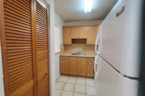 Condominio en alquiler en Miami, Florida, 1 dormitorio, 65.03 m2 № 2016890 - foto 7