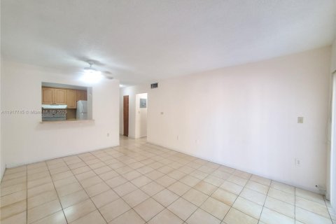 Condominio en alquiler en Miami, Florida, 1 dormitorio, 65.03 m2 № 2016890 - foto 3