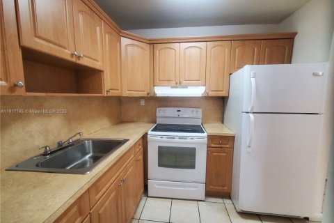 Condominio en alquiler en Miami, Florida, 1 dormitorio, 65.03 m2 № 2016890 - foto 6
