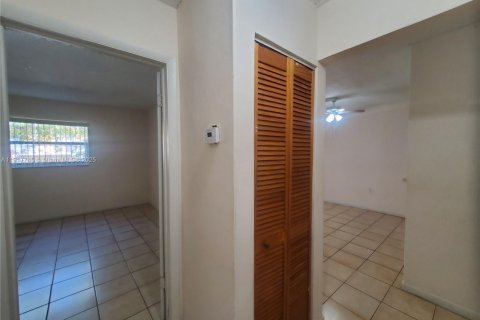 Condominio en alquiler en Miami, Florida, 1 dormitorio, 65.03 m2 № 2016890 - foto 8