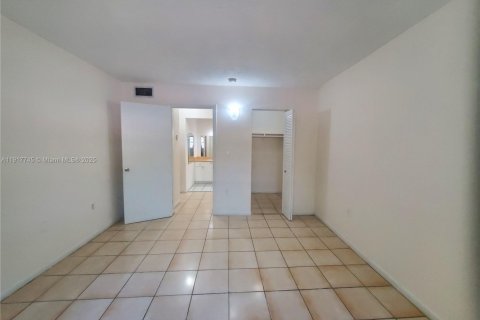 Condominio en alquiler en Miami, Florida, 1 dormitorio, 65.03 m2 № 2016890 - foto 9