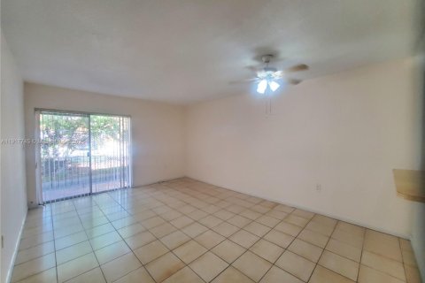 Condominio en alquiler en Miami, Florida, 1 dormitorio, 65.03 m2 № 2016890 - foto 5