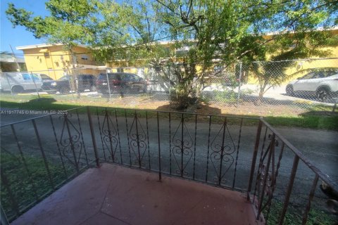 Condominio en alquiler en Miami, Florida, 1 dormitorio, 65.03 m2 № 2016890 - foto 17