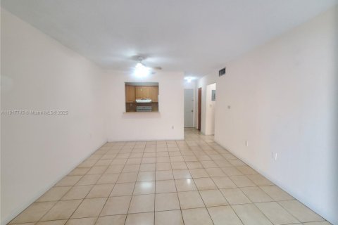 Condominio en alquiler en Miami, Florida, 1 dormitorio, 65.03 m2 № 2016890 - foto 4