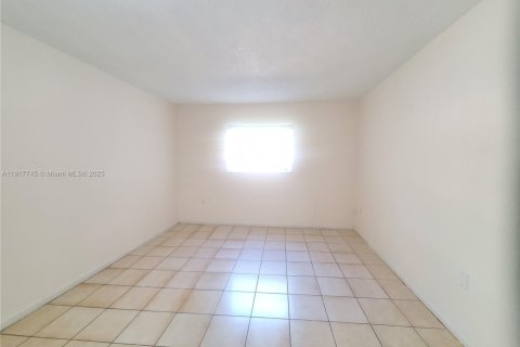 Condominio en alquiler en Miami, Florida, 1 dormitorio, 65.03 m2 № 2016890 - foto 10