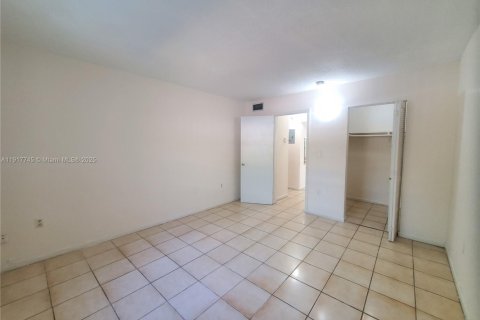 Condominio en alquiler en Miami, Florida, 1 dormitorio, 65.03 m2 № 2016890 - foto 12