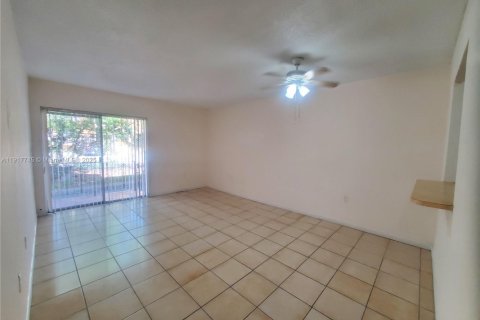 Condominio en alquiler en Miami, Florida, 1 dormitorio, 65.03 m2 № 2016890 - foto 16