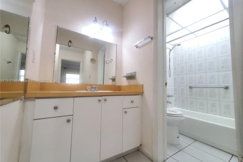 Condominio en alquiler en Miami, Florida, 1 dormitorio, 65.03 m2 № 2016890 - foto 13