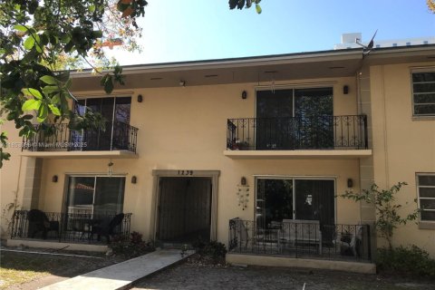 Condo in Coral Gables, Florida, 3 bedrooms  № 1871876 - photo 1