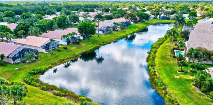 Casa en Boynton Beach, Florida 3 dormitorios, 164.62 m2 № 1127828