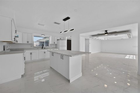 Купить виллу или дом в Коко, Флорида 5 комнат, 151.34м2, № 2416492 - фото 24