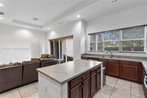 Casa en venta en Miami, Florida, 4 dormitorios, 242.66 m2 № 2001603 - foto 13