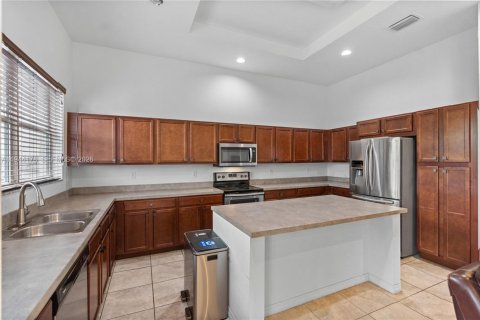 Casa en venta en Miami, Florida, 4 dormitorios, 242.66 m2 № 2001603 - foto 10