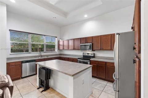 Casa en venta en Miami, Florida, 4 dormitorios, 242.66 m2 № 2001603 - foto 11