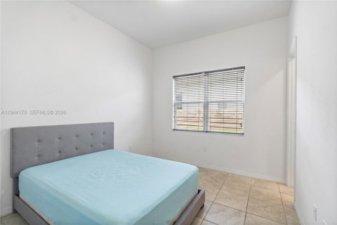 Casa en venta en Miami, Florida, 4 dormitorios, 242.66 m2 № 2001603 - foto 21