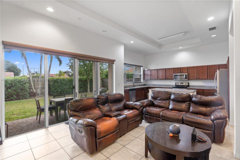 Casa en venta en Miami, Florida, 4 dormitorios, 242.66 m2 № 2001603 - foto 8