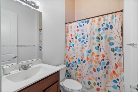 Casa en venta en Miami, Florida, 4 dormitorios, 242.66 m2 № 2001603 - foto 29