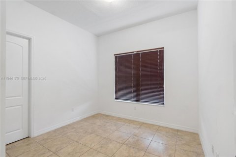 Casa en venta en Miami, Florida, 4 dormitorios, 242.66 m2 № 2001603 - foto 25