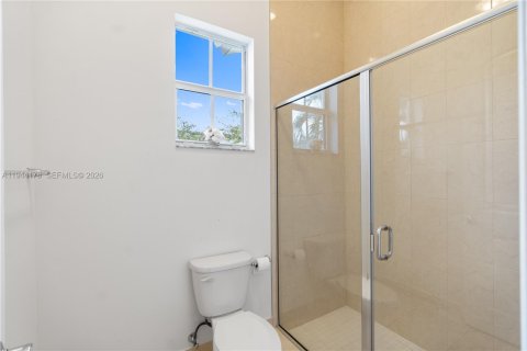 Casa en venta en Miami, Florida, 4 dormitorios, 242.66 m2 № 2001603 - foto 23