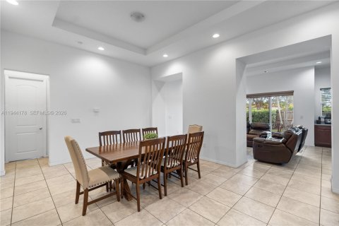 Casa en venta en Miami, Florida, 4 dormitorios, 242.66 m2 № 2001603 - foto 6