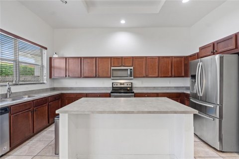 Casa en venta en Miami, Florida, 4 dormitorios, 242.66 m2 № 2001603 - foto 14